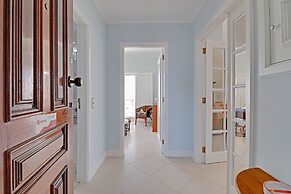 Vilamoura Main Avenue by Homing