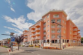 Vilamoura Main Avenue by Homing