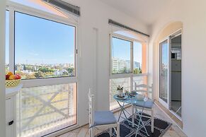 Vilamoura Main Avenue by Homing