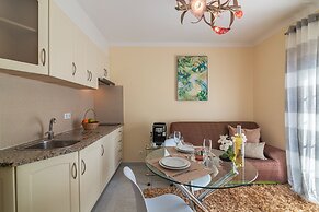 Faro Airport Flat 4 by Homing