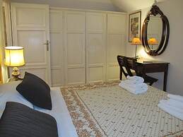 Aurora in Pantheon Apartment
