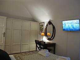 Aurora in Pantheon Apartment