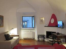 Aurora in Pantheon Apartment
