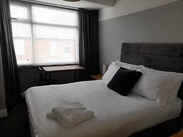 Bright 4-bed House 15 min to Manchester Centre
