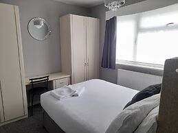 Bright 4-bed House 15 min to Manchester Centre
