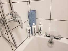 Bright 4-bed House 15 min to Manchester Centre