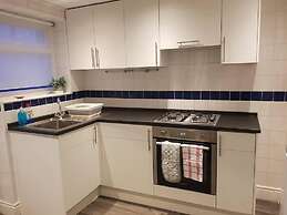 Bright 4-bed House 15 min to Manchester Centre