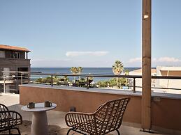 Laura Suites