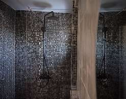 Laura Suites