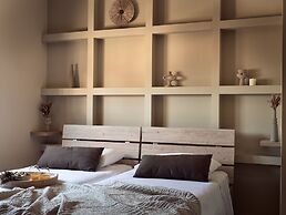 Laura Suites