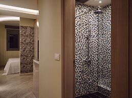 Laura Suites