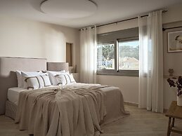 Laura Suites