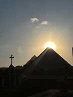 Osiris pyramids view inn