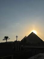 Osiris pyramids view inn