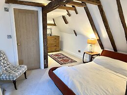3 Bed Cottage - Sleeps 6 - Pets - Parking - Wifi