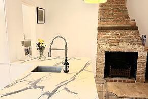 3 Bed Cottage - Sleeps 6 - Pets - Parking - Wifi