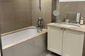 3 Bed Cottage - Sleeps 6 - Pets - Parking - Wifi