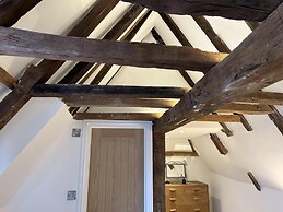 3 Bed Cottage - Sleeps 6 - Pets - Parking - Wifi