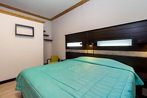 Hotel Majestic 2 by HHG