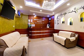 Hotel Majestic 2 by HHG