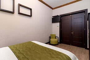 Hotel Majestic 2 by HHG