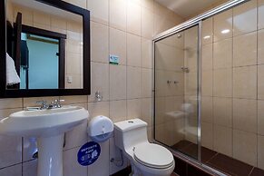 Hotel Majestic 2 by HHG