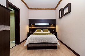 Hotel Majestic 2 by HHG