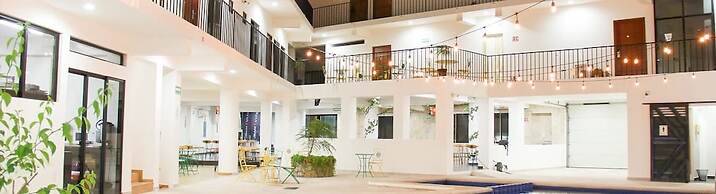 Acacia Hotel