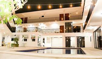 Acacia Hotel