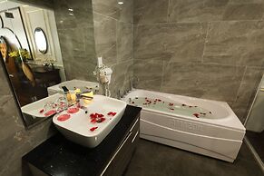 Royal Văn Phú Hotel