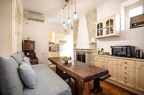Apeiron Acropolis Suites