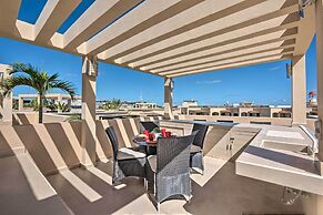 Playa del Carmen Beachfront Condo w/ Pool Access!