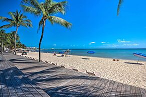 Playa del Carmen Beachfront Condo w/ Pool Access!