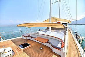 Kaya Yachting