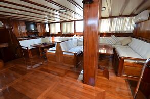 Kaya Yachting