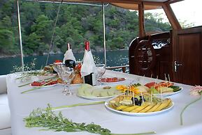 Kaya Yachting