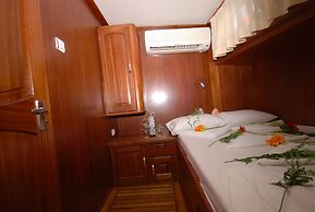 Kaya Yachting