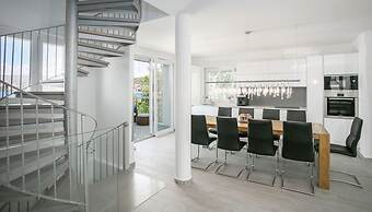 Stunning Villa Avalon for 9 Pool 2 Mins to Beach