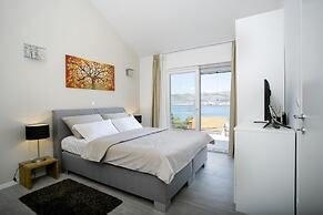 Stunning Villa Avalon for 9 Pool 2 Mins to Beach