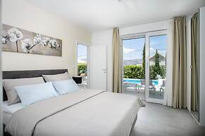 Stunning Villa Avalon for 9 Pool 2 Mins to Beach