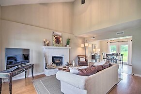 Relaxing Townhome, 4 Mi to Mizzou University!