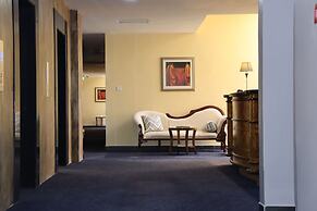 The Clan Suites