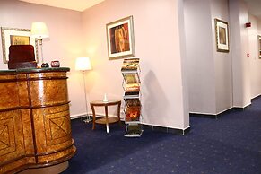 The Clan Suites