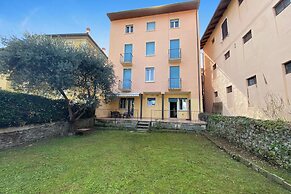 Leonardo House Garden Stresa Center