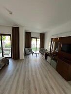 Small Beach Hotel