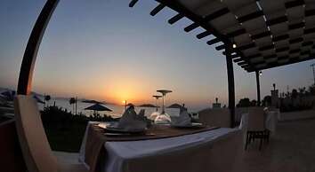 Small Beach Hotel