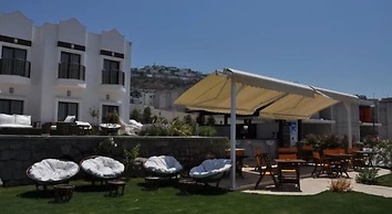 Small Beach Hotel