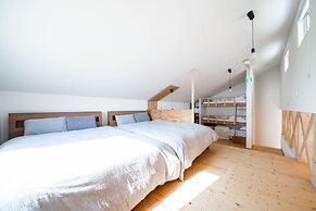 SUNNY SIDE HOUSE