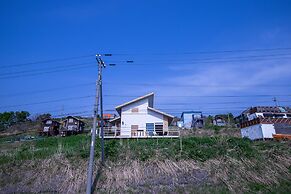 SUNNY SIDE HOUSE