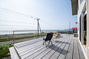 SUNNY SIDE HOUSE